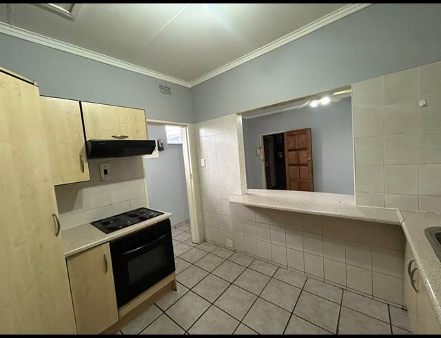 2 BEDROOM FLAT TO LET IN THREE RIVERS